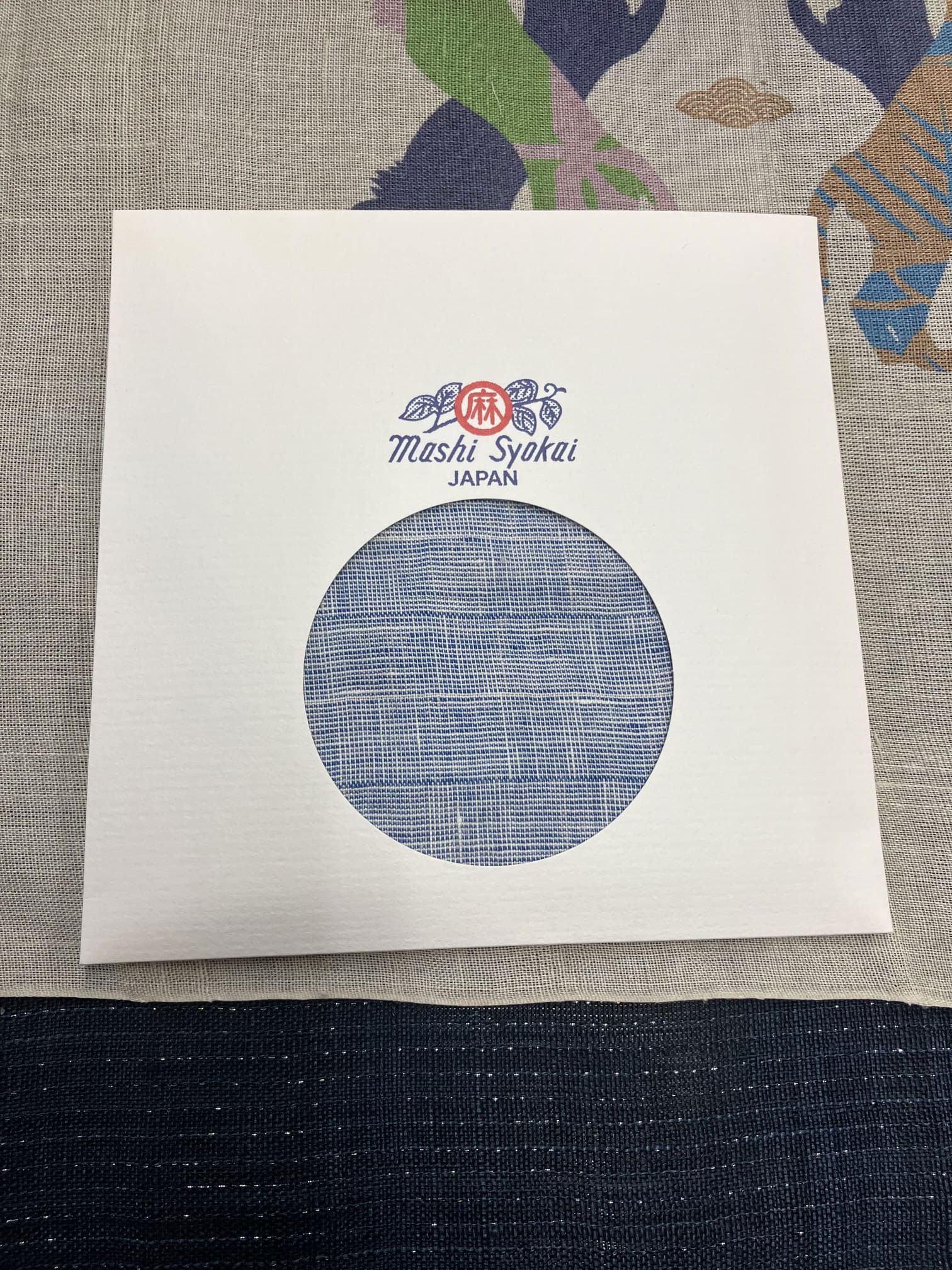 近江の麻 ハンカチ 麻絲商会 滋賀県 東近江市 O-E11 ハンカチ 麻 近江 ギフト プレゼント 贈り物 高品質 吸水性 速乾性 清潔 抗菌 防臭 天然素材 伝統 手土産 ビジネス カジュアル おしゃれ 上品 男女兼用 オールシーズン