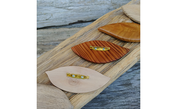 間伐材ブローチ　リーフ形