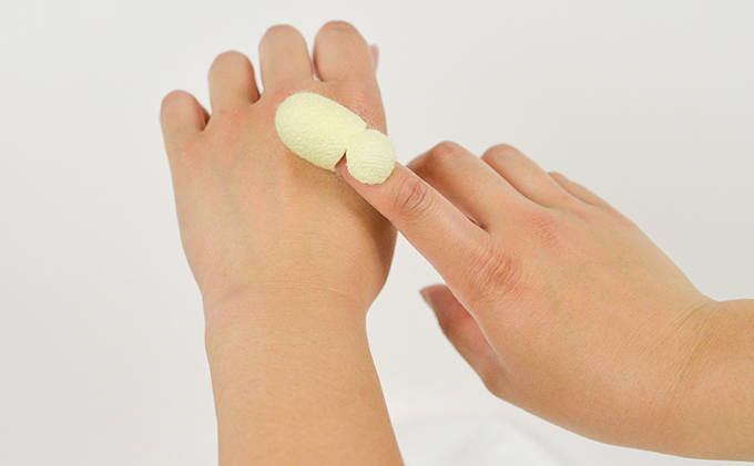 「近江真綿」美容洗顔シート 角真綿4枚セット（繭玉付き）