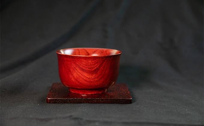 【usiru（ウシル）】漆のコースター＋ぐい飲みセット　赤