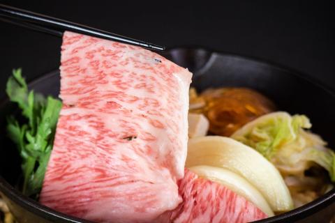【近江牛 すき焼き用(ローススライス500g)】肉 牛肉 すき焼き すきやき しゃぶしゃぶ ブランド牛 近江牛 三大和牛 和牛 黒毛和牛 贈り物 ギフト プレゼント 滋賀県 竜王