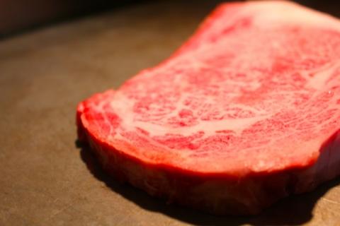 【近江牛ステーキ用(モモ4枚)】肉 牛肉 ステーキ ブランド牛 三大和牛 和牛 黒毛和牛 国産 バーベキュー 贈り物 ギフト プレゼント 冷凍 滋賀県 竜王