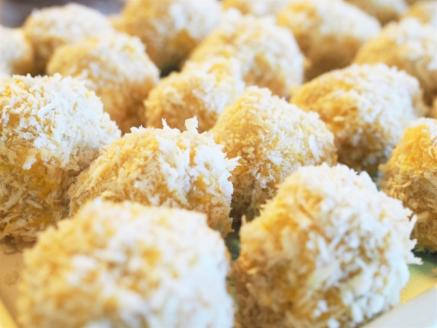 【近江牛 ボールメンチ(50個)】肉 牛肉 三大和牛 冷凍 贈り物 ギフト お弁当 おかず お惣菜 滋賀県 竜王