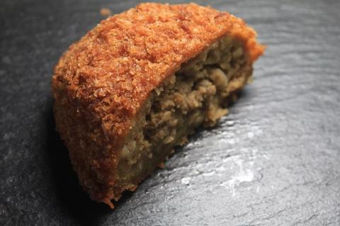 【近江牛 ハンバーグカツ 10個】肉 牛肉 ハンバーグ カツ 冷凍ブランド牛 三大和牛 和牛 黒毛和牛 冷凍食品 お弁当 おかず お惣菜 産地直送 滋賀県 竜王