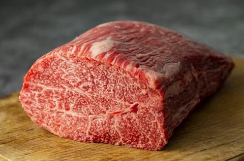 【近江牛 ステーキの会【梅】定期便(全4回) 】肉 牛肉 ブランド牛 三大和牛 和牛 黒毛和牛 贈り物 ギフト プレゼント 滋賀県 竜王