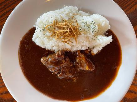【近江牛 牛すじカレー】 肉 牛肉 牛筋 牛すじ ブランド牛 三大和牛 和牛 黒毛和牛 保存食 レトルト おかず お惣菜 滋賀県 竜王