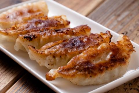 【近江牛餃子 60個】肉 牛肉 ミンチ ブランド牛 近江牛 三大和牛 和牛 黒毛和牛 冷凍 お弁当 おかず お惣菜 おつまみ 滋賀県 竜王