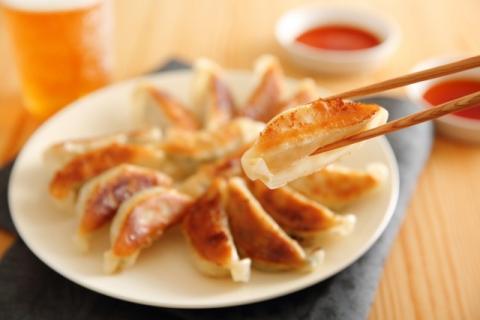 【近江牛餃子の会】定期便 全3回】 肉 牛肉 ブランド牛 三大和牛 和牛 黒毛和牛 贈り物 ギフト プレゼント 滋賀県 竜王