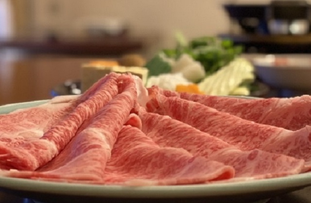 【近江牛 特上すきしゃぶ肉 500g】冷凍 肉 牛肉 ブランド牛 三大和牛 和牛 黒毛和牛 冷凍食品 お弁当 おかず お惣菜 ギフト 高級 自宅用 神戸牛 松阪牛 に並ぶ 日本三大和牛 滋賀県 竜王