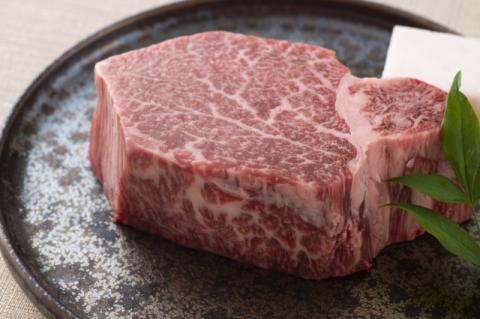 【近江牛 ステーキ用(ヒレ２枚)】肉 牛肉 ブランド牛 三大和牛 和牛 黒毛和牛 国産 バーベキュー 贈り物 ギフト プレゼント 冷凍 滋賀県 竜王