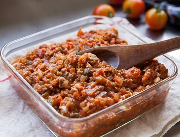 【近江牛 粗挽きミンチ1kg】 肉 牛肉 あらびき ミンチ ブランド牛 三大和牛 和牛 黒毛和牛 お弁当 おかず お惣菜 冷凍 滋賀県 竜王