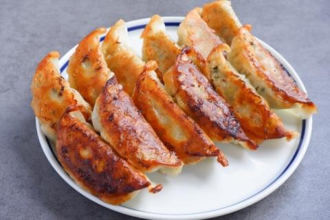 【近江牛餃子の会】定期便 全3回】 肉 牛肉 ブランド牛 三大和牛 和牛 黒毛和牛 贈り物 ギフト プレゼント 滋賀県 竜王