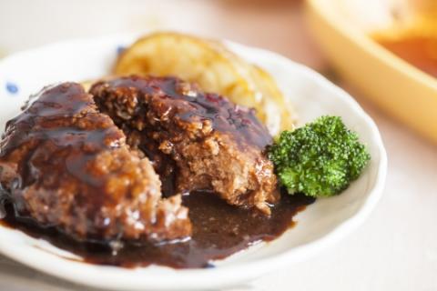 【近江牛 煮込みハンバーグ 200g 5個】ハンバーグ 国産 ブランド牛 三大和牛 和牛 黒毛和牛 冷凍食品 お弁当 おかず お惣菜 産地直送 滋賀県 竜王 冷凍