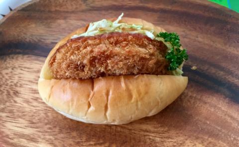 【近江牛 ハンバーグカツ 10個】肉 牛肉 ハンバーグ カツ 冷凍ブランド牛 三大和牛 和牛 黒毛和牛 冷凍食品 お弁当 おかず お惣菜 産地直送 滋賀県 竜王