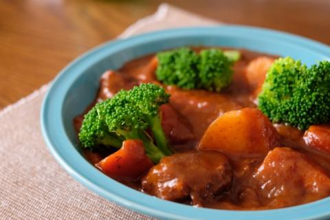 【近江牛 角切り(煮込み用)800g】肉 牛肉 冷凍 煮込み ブランド牛 三大和牛 和牛 贈り物 ギフト プレゼント 滋賀県 竜王