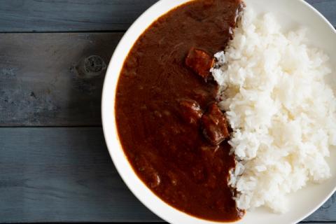【近江牛 牛すじカレー】 肉 牛肉 牛筋 牛すじ ブランド牛 三大和牛 和牛 黒毛和牛 保存食 レトルト おかず お惣菜 滋賀県 竜王