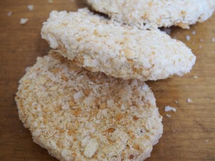 【近江牛 ハンバーグカツ 10個】肉 牛肉 ハンバーグ カツ 冷凍ブランド牛 三大和牛 和牛 黒毛和牛 冷凍食品 お弁当 おかず お惣菜 産地直送 滋賀県 竜王