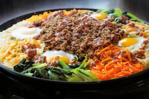 【近江牛 粗挽きミンチ1kg】 肉 牛肉 あらびき ミンチ ブランド牛 三大和牛 和牛 黒毛和牛 お弁当 おかず お惣菜 冷凍 滋賀県 竜王