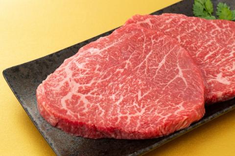【近江牛ステーキ用(モモ4枚)】肉 牛肉 ステーキ ブランド牛 三大和牛 和牛 黒毛和牛 国産 バーベキュー 贈り物 ギフト プレゼント 冷凍 滋賀県 竜王