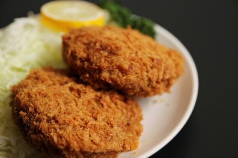 【近江牛 ハンバーグカツ 10個】肉 牛肉 ハンバーグ カツ 冷凍ブランド牛 三大和牛 和牛 黒毛和牛 冷凍食品 お弁当 おかず お惣菜 産地直送 滋賀県 竜王