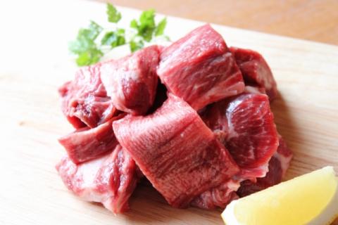 【近江牛 角切り(煮込み用)800g】肉 牛肉 冷凍 煮込み ブランド牛 三大和牛 和牛 贈り物 ギフト プレゼント 滋賀県 竜王