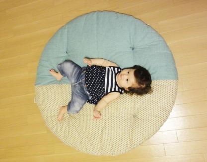 【洛中高岡屋】赤ちゃんがほほ笑む寛ぎのアイテム　せんべい座ぶとん（3色あられ・砧青磁）