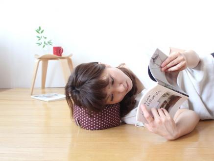 【洛中高岡屋】使い方がいろいろな寛ぎのアイテム さいころ枕（あられ紫）