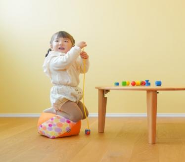 【洛中高岡屋】えがおつながる、おざぶとん『おじゃみキッズ学（がく）』（しゃぼんはる＆支子）