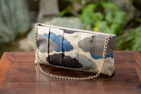 【RITOFU】Kyo-Yuzen クラッチバッグ（瑞雲・紺ベージュ）