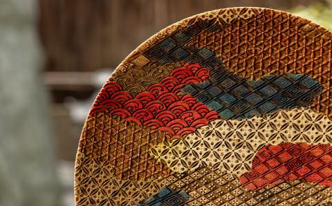 【三彩工房】京小紋彫刻皿（9寸）