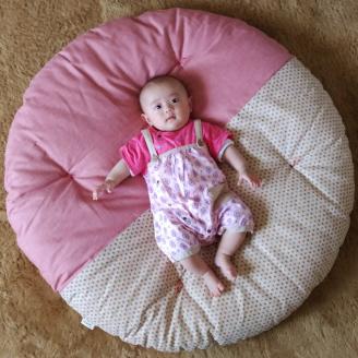 【洛中高岡屋】赤ちゃんがほほ笑む寛ぎのアイテム　せんべい座ぶとん（3色あられ・薔薇）