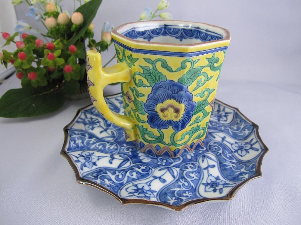 【京陶きよみず】清水焼 黄南京牡丹唐草彫りマグカップ 染付牡丹唐草5寸皿  カップ＆ソーサーセット