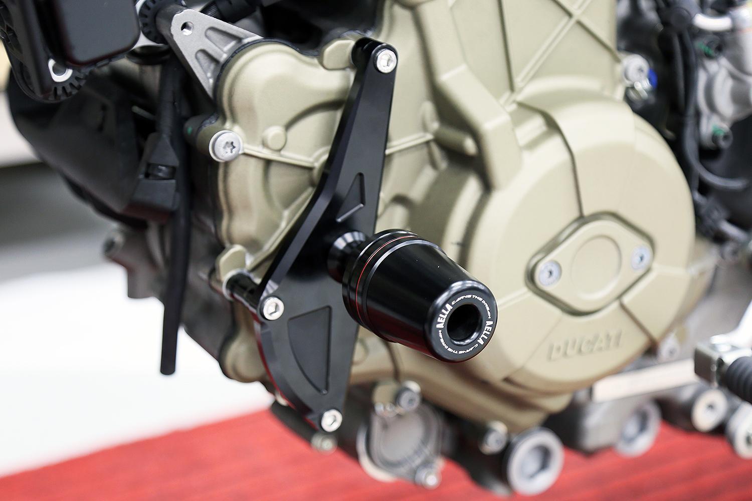 【AELLA】DUCATI ハイパーモタード｜エンジンスライダー (Hypermotard698Mono) AE-68166 ［ 京都 バイク カスタム パーツ 人気 おすすめ ツーリング ライダー バイカー メーカー ギア ドゥカティ お取り寄せ 通販 ふるさと納税 ］