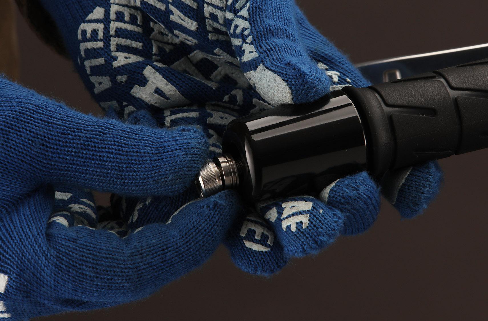 【AELLA】Kawasaki Z900RS/CAFE/ZX-25R/4R｜チタン製ハンドルバーエンド 制振カラー 1台分【Φ13.8×5.5ｍｍ厚】 AT-W0011 ［ 京都 バイク カスタム パーツ 人気 おすすめ ツーリング ライダー バイカー メーカー ギア カワサキ お取り寄せ 通販 ふるさと納税 ］