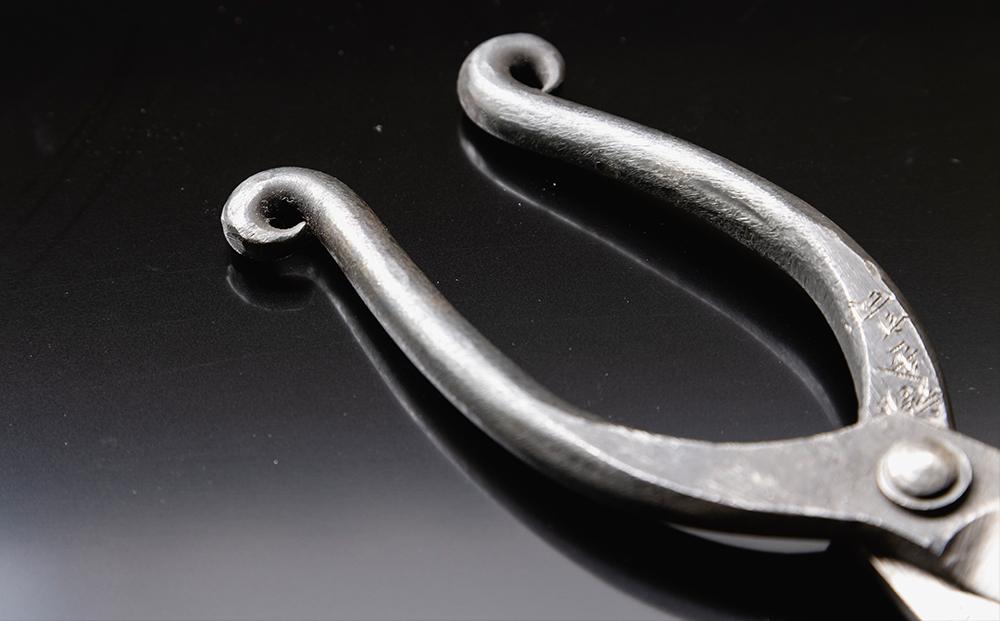 【金高刃物老舗】花鋏 黒打 穂長 青鋼（五寸五分）