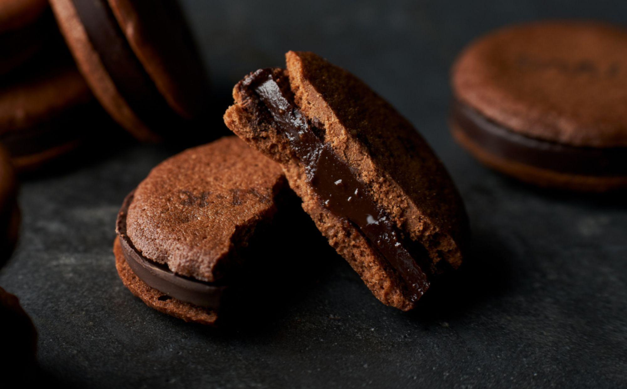 【dari K（ダリケー）】カカオサンドクッキー 24枚(ダーク・ミルク・ホワイト×8枚) ［ 京都 チョコレート カカオを通して世界を変える 人気 おすすめ ギフト プレゼント 贈答 お取り寄せ お菓子 スイーツ ］