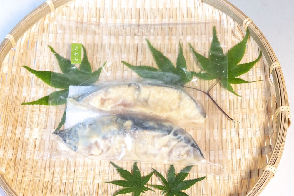 【辻為商店】4種の西京漬けセット 8切（鰆、銀だら、カラスカレイ、紅鮭）［ 京都 鮮魚専門店 西京漬け セット さわら 銀鱈 からすがれい 紅鮭 人気 おすすめ グルメ 海鮮  お取り寄せ  通販 送料無料 ふるさと納税  ］