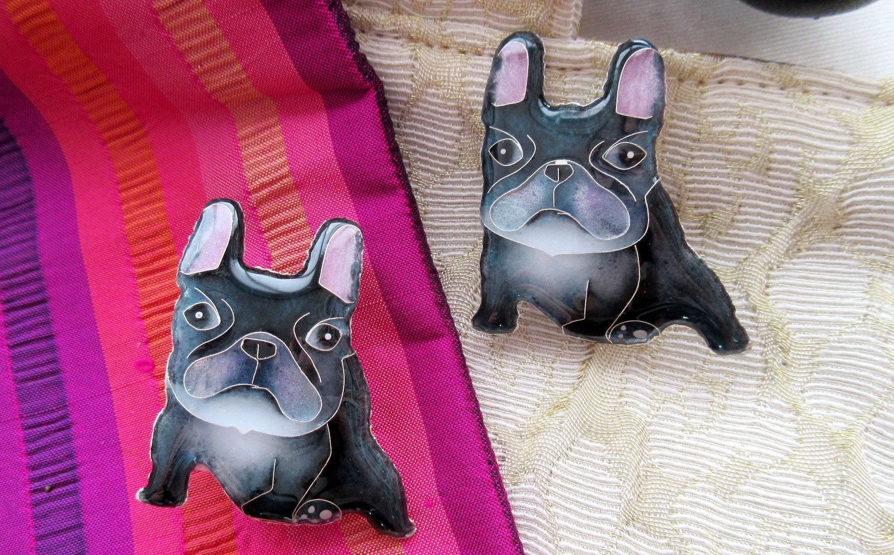 【ヒロミ・アート】フレンチブルドッグブローチ(黒) [ 京都 嵐山 東山 京七宝 純銀製 犬 人気 おすすめ 装飾品 かわいい ギフト プレゼント お取り寄せ 通販 送料無料 ふるさと納税 ]