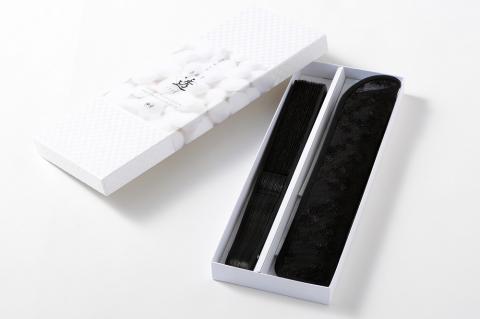 【伊と幸】《白生地の老舗が贈る》透扇子（撫子・黒色）