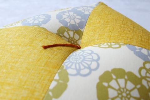 【洛中高岡屋】ラクにくつろげる おじゃみ座布団（木綿・菜の花フローラル）