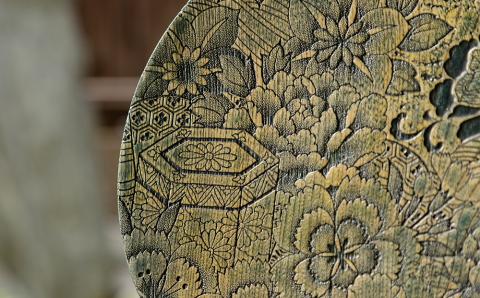 【三彩工房】京友禅模様彫刻皿緑（9寸）