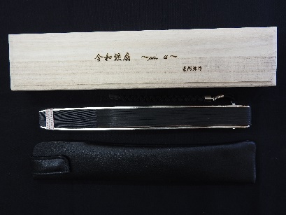 ◇【京風庵大むら】令和鉄扇～plusα～（扇面黒・中骨茶）