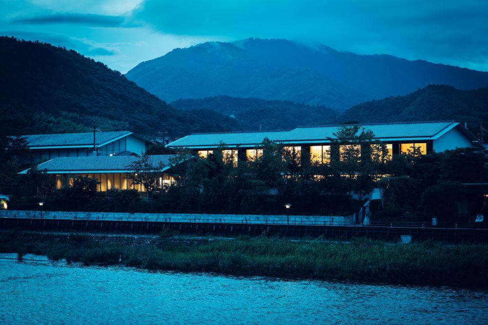 【MUNI KYOTO】ホテル宿泊ギフト券3万円分×3枚セット［京都 嵐山 スモールラグジュアリー ホテル 宿泊 ギフト券 割引券 割引 チケット 宿泊券 人気 おすすめ ホテル 宿泊 旅行 観光 ふるさと納税 ］