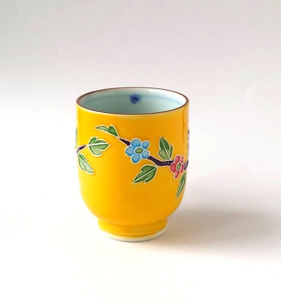 【ギャラリー洛中洛外】鮮やかな黄色に可愛らしいふくろうが描かれた 黄交趾ふくろうマグカップ