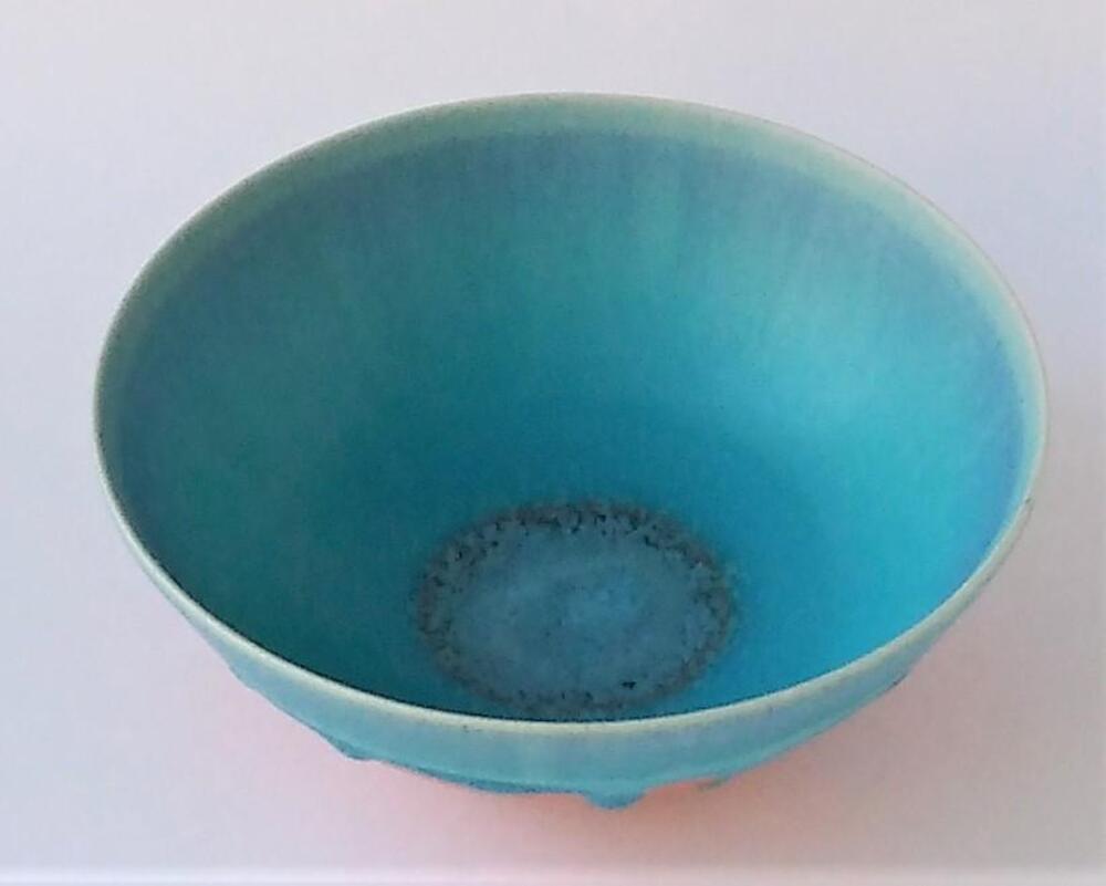 【ギャラリー洛中洛外】生地の緋色釉に美しい青が映える器 碧彩ボウル（小）