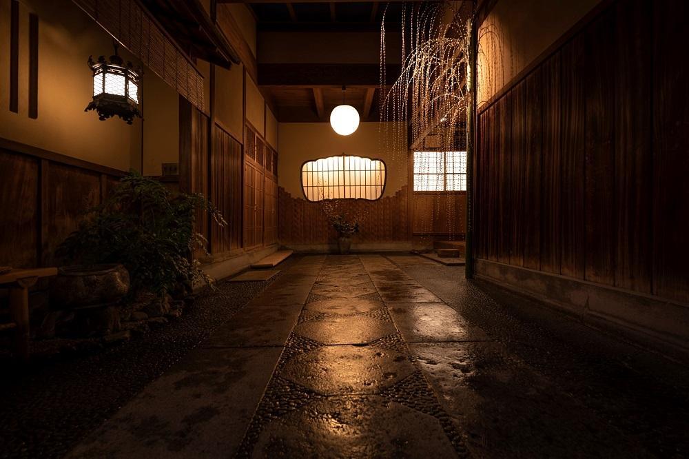 【柊家】宿泊ギフト券 300,000円分［ 京都 幕末文政元年創業 伝統 安らぎ 川端康成 旅館 宿泊 ギフト券 割引券 割引 チケット 宿泊券 人気 おすすめ 宿泊 旅行 観光 グルメ ふるさと納税 ］