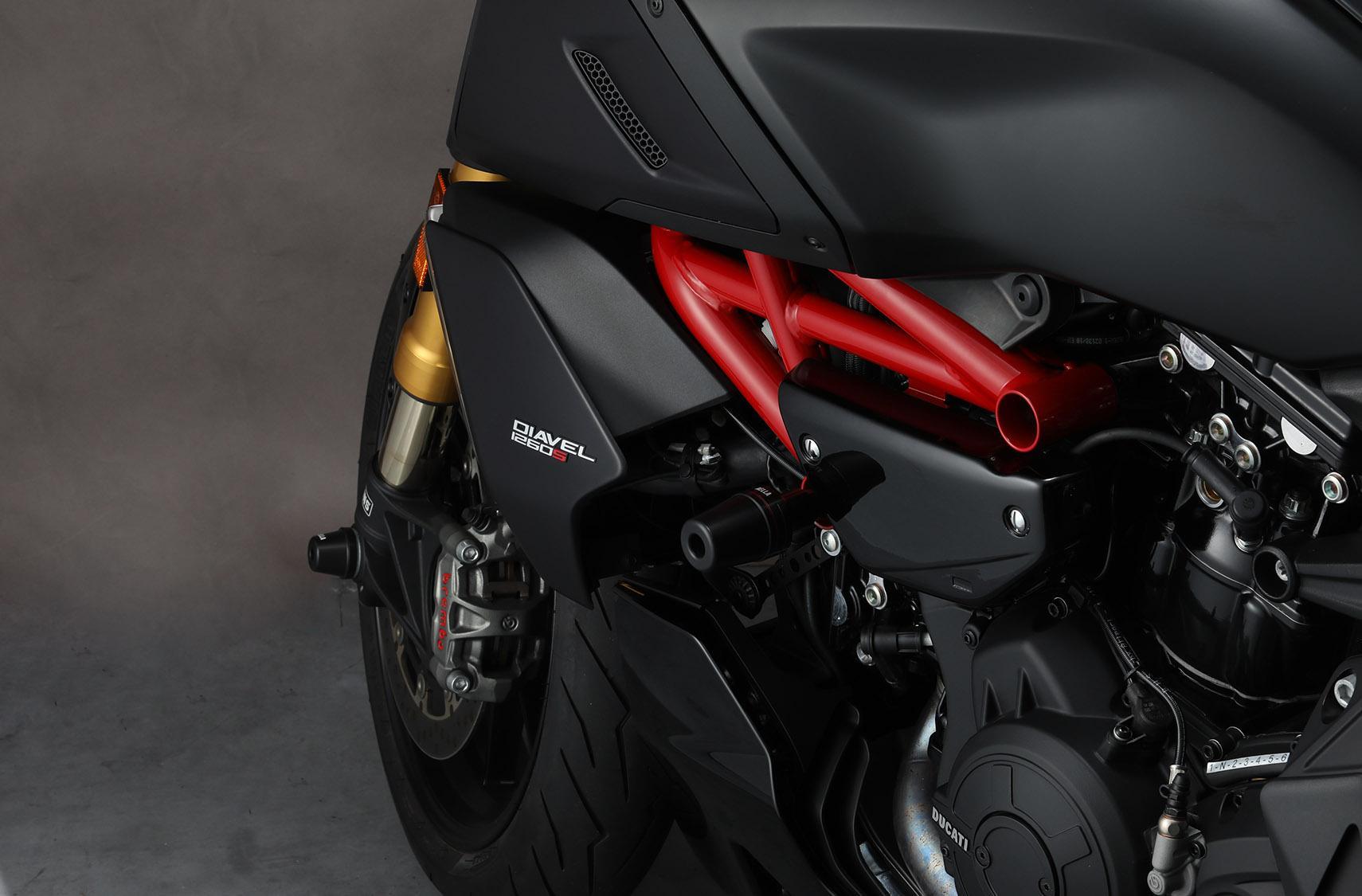 【AELLA】DUCATI ディアベル｜フレームスライダー (Diavel1260) AE-68127［ 京都 バイク カスタム パーツ 人気 おすすめ ツーリング ライダー バイカー メーカー ギア ドゥカティ お取り寄せ 通販 ふるさと納税 ］