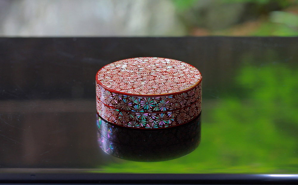 【嵯峩螺鈿野村】押合菊香合｜京都 老舗 伝統工芸 漆器 ジュエリー［ 京都 老舗 伝統工芸 工芸品 茶道具 仏具 漆 人気 おすすめ 職人 インテリア お取り寄せ 通販 送料無料 ふるさと納税 ］