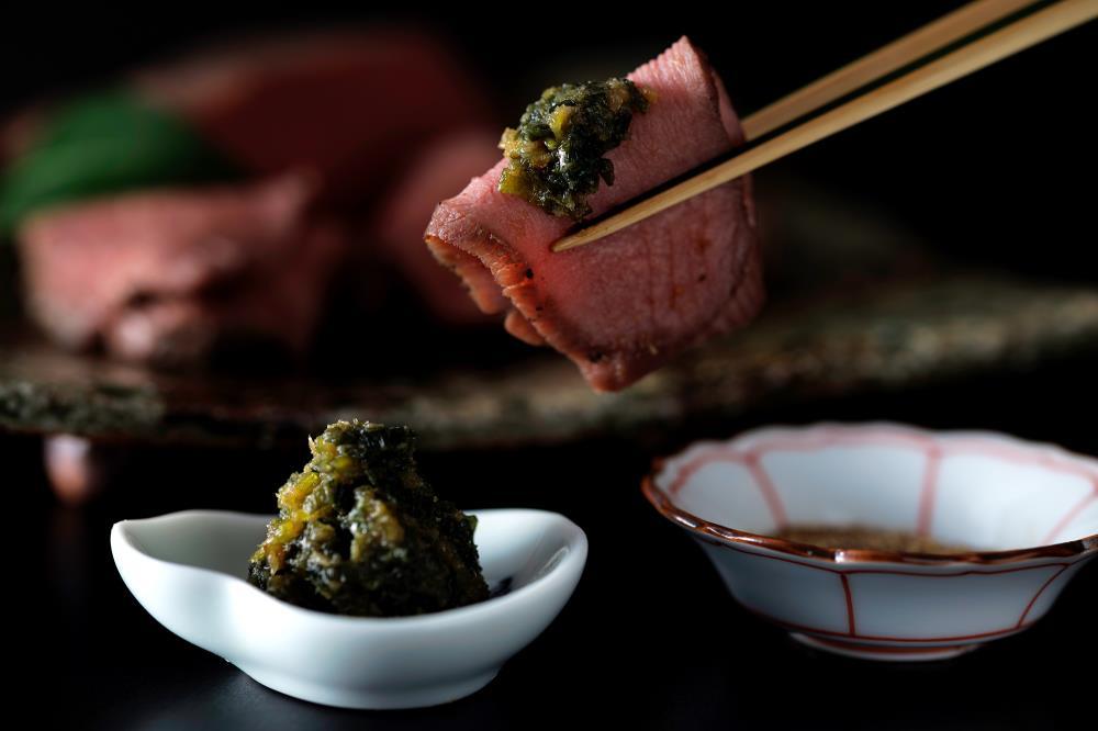 【下鴨茶寮】ロースト牛タン(130g×2本)九条葱味噌&粉しょうゆ付き［ 京都 下鴨 老舗 料亭 ミシュラン 牛タン ねぎ味噌 人気 おすすめ 肉 牛肉 牛たん ギフト プレゼント 贈答 お取り寄せ 通販 送料無料 ふるさと納税 ］