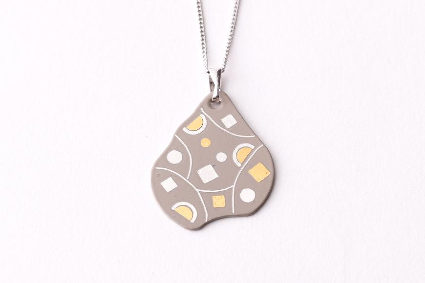 【中嶋象嵌】ナシ型ペンダント〈ベージュ〉